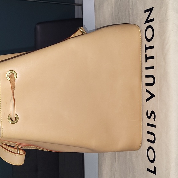 LOUIS VUITTON Leather Bucket Bag. Pre-Owned - Picture 3 of 8